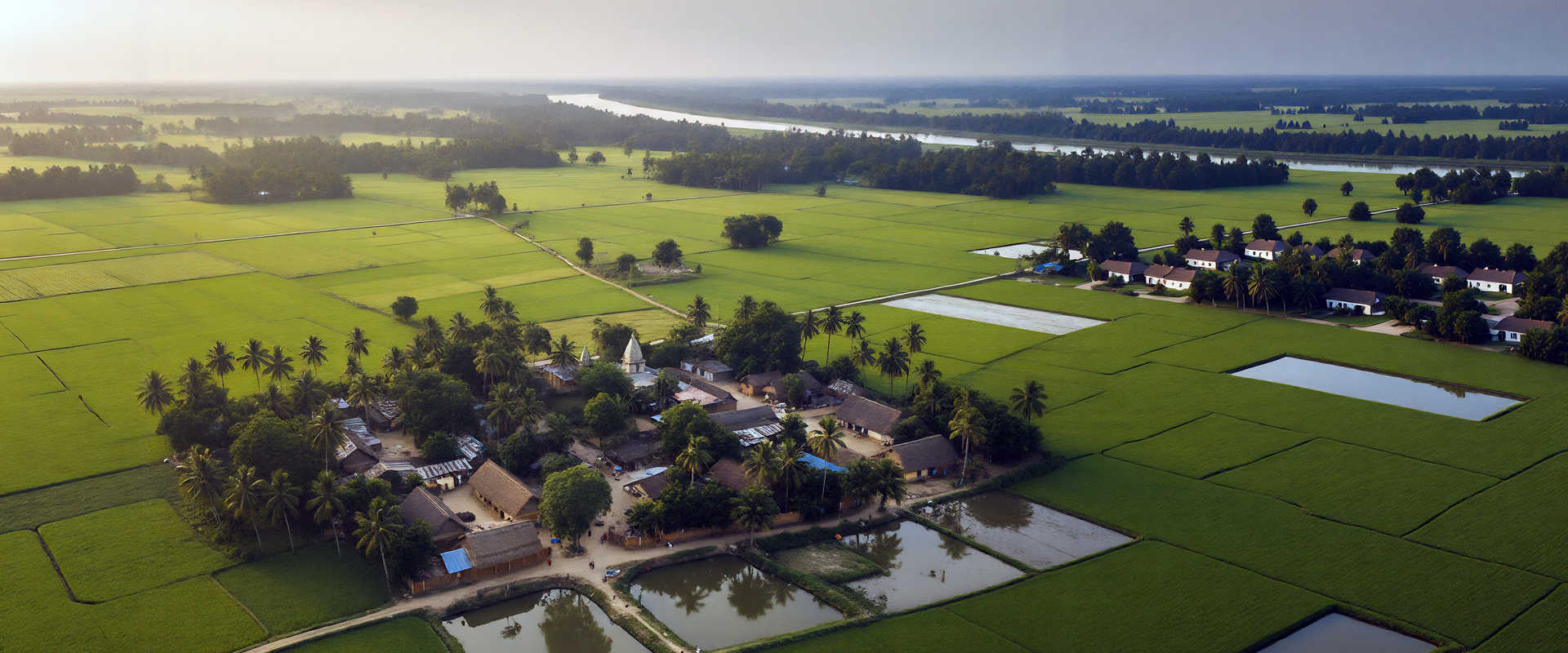 孟加拉村的内河游船
