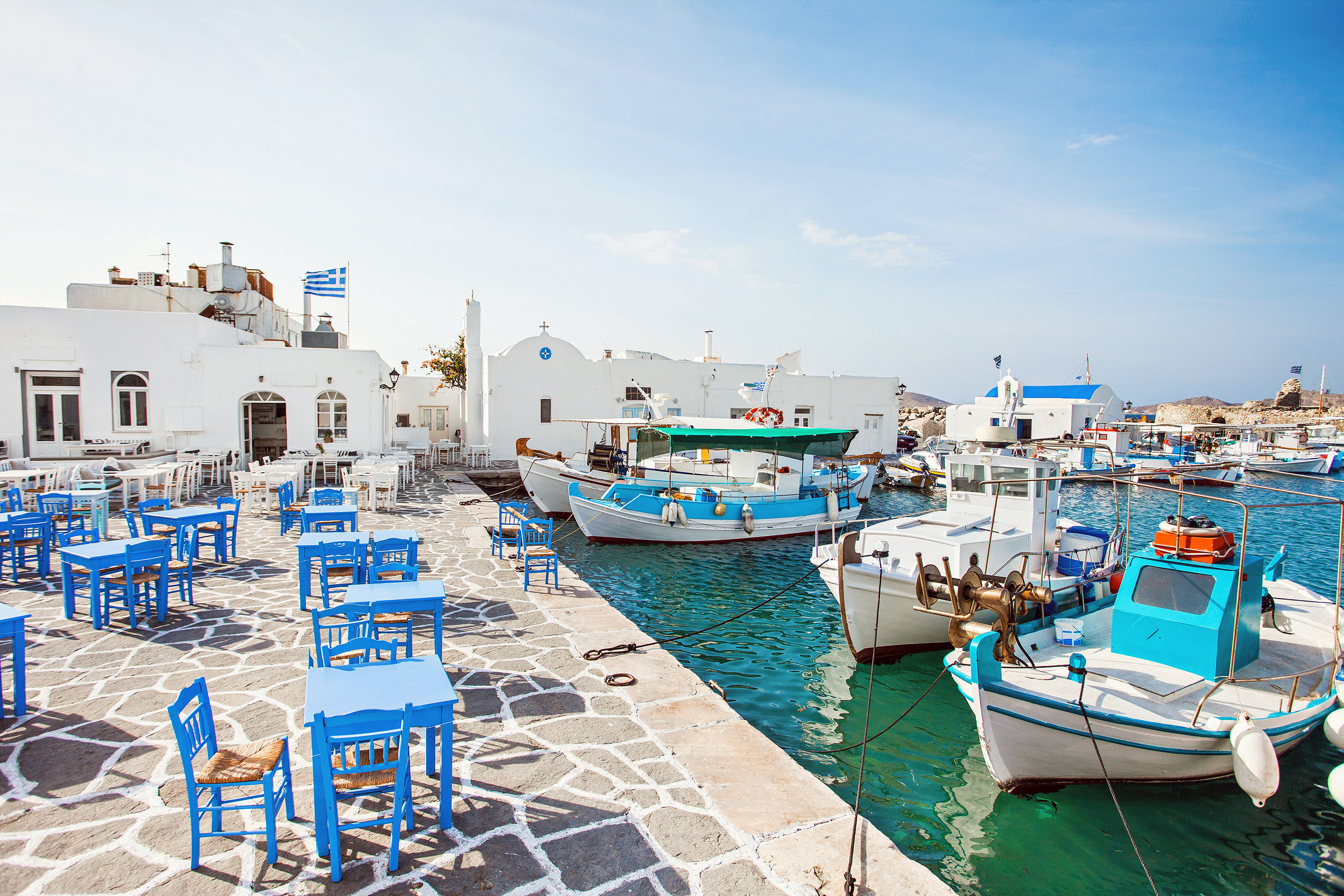 Aldeia piscatória grega em Paros, Naousa, Grécia