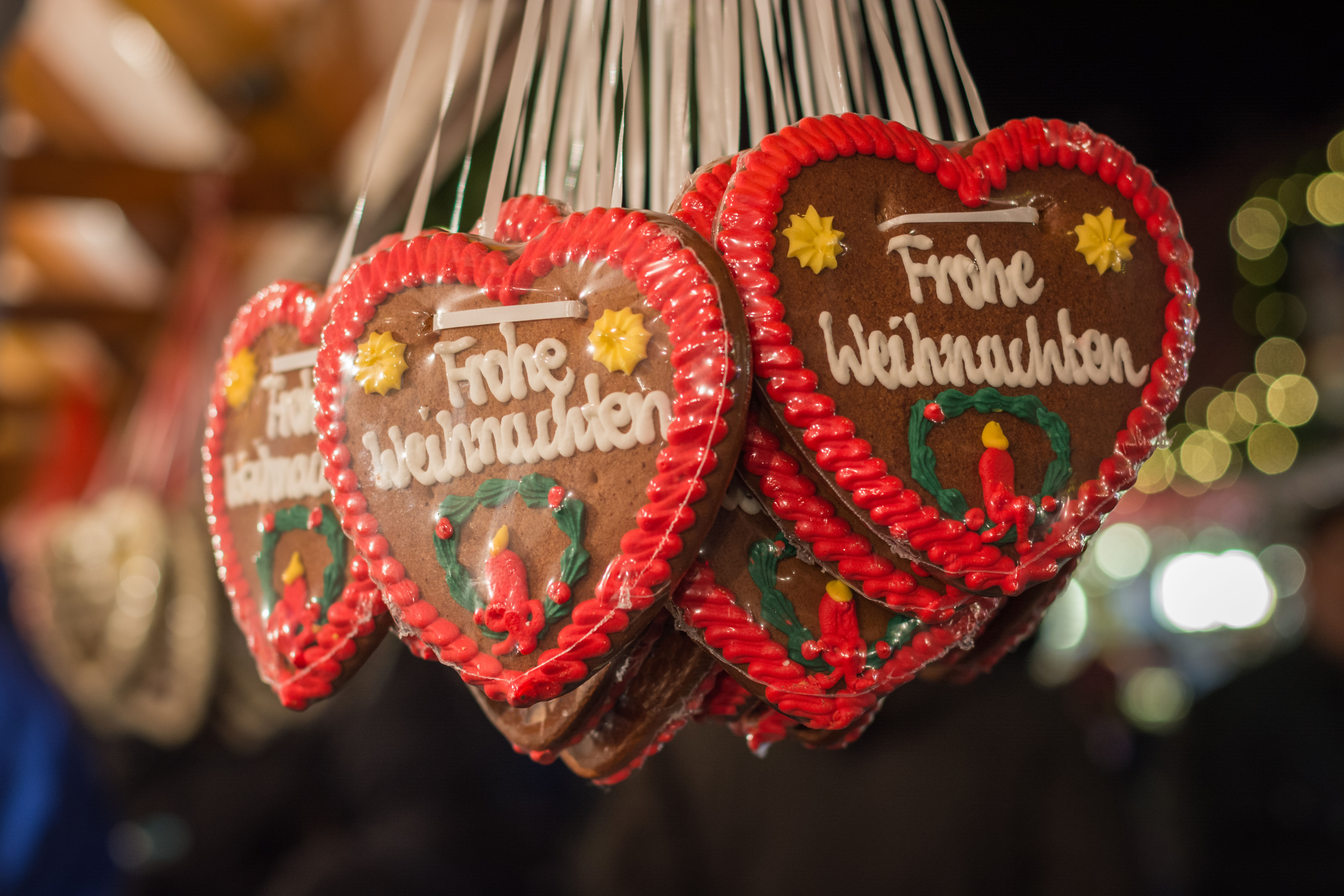 Gingerbread hearts with Merry Christmas in German