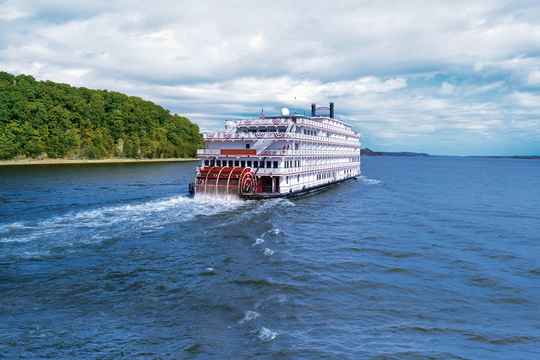 https://img.liveaboard.com/River%20Cruise/Fleets/Fleet%20-%20American%20Cruise%20LInes%20001.jpg?tr=w-1920,h-800,pr-true,c-maintain_ratio,q-50