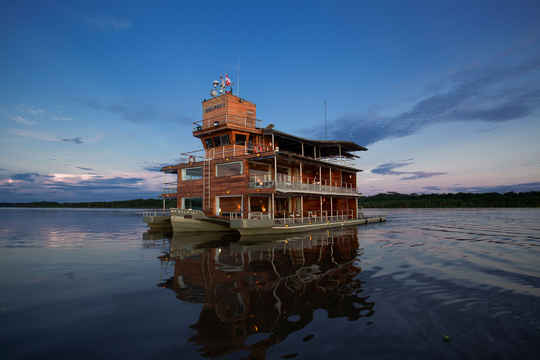 Delfin Amazon Cruises