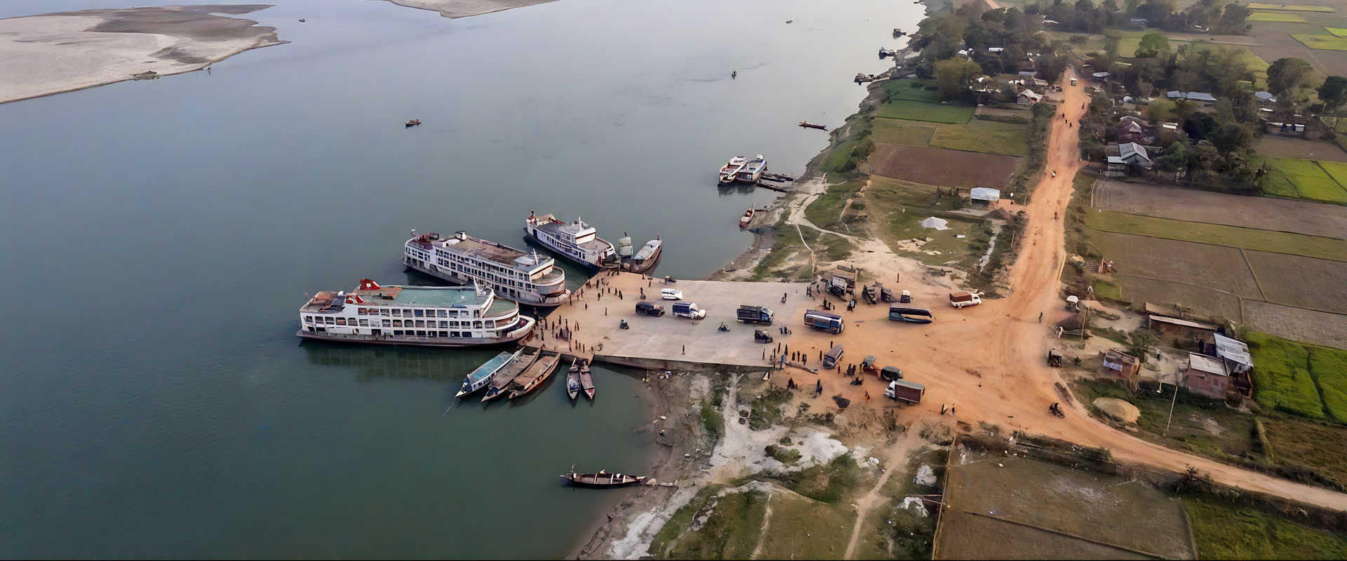Crociere fluviali a Neamati Ghat