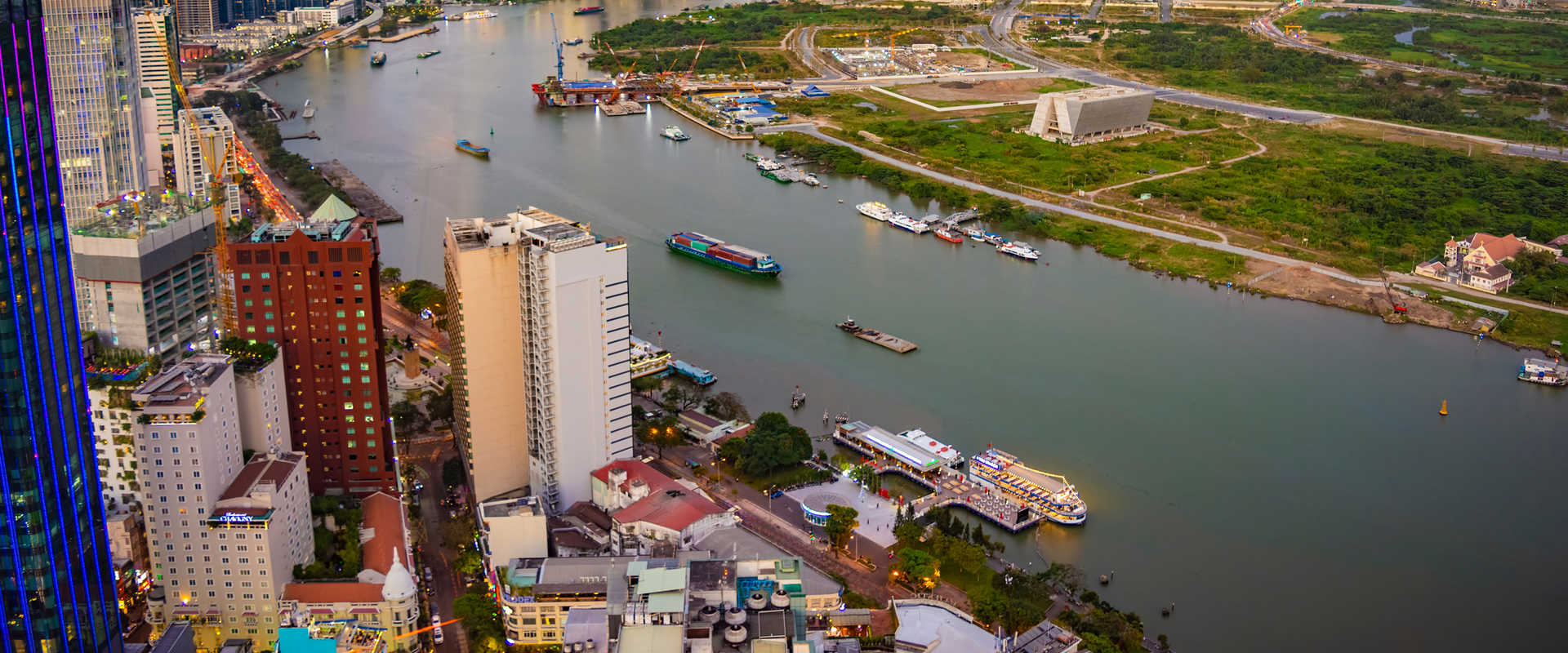 平清岛的河流游轮