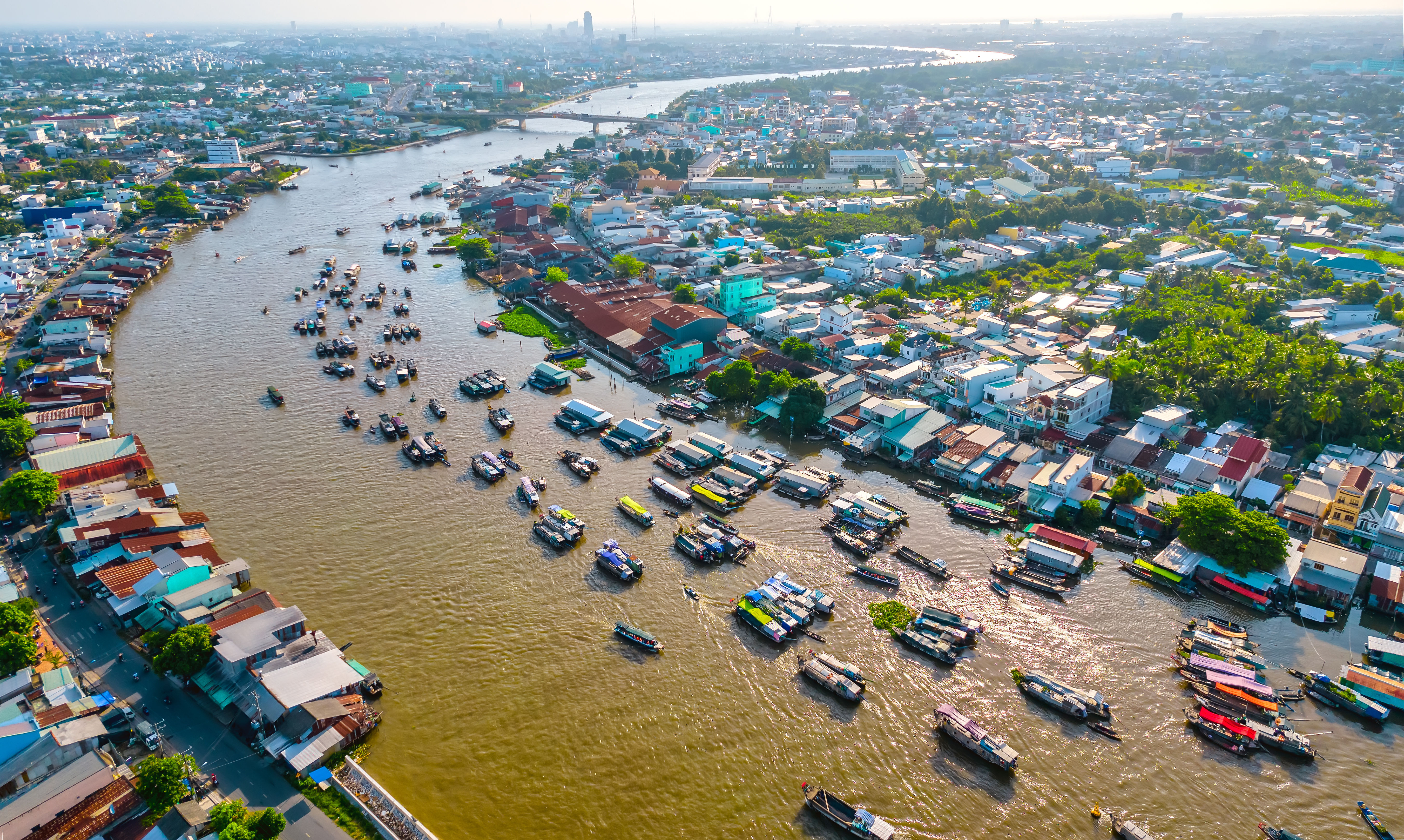 1 游轮之旅，游览芹苴和越南- LiveAboard.com