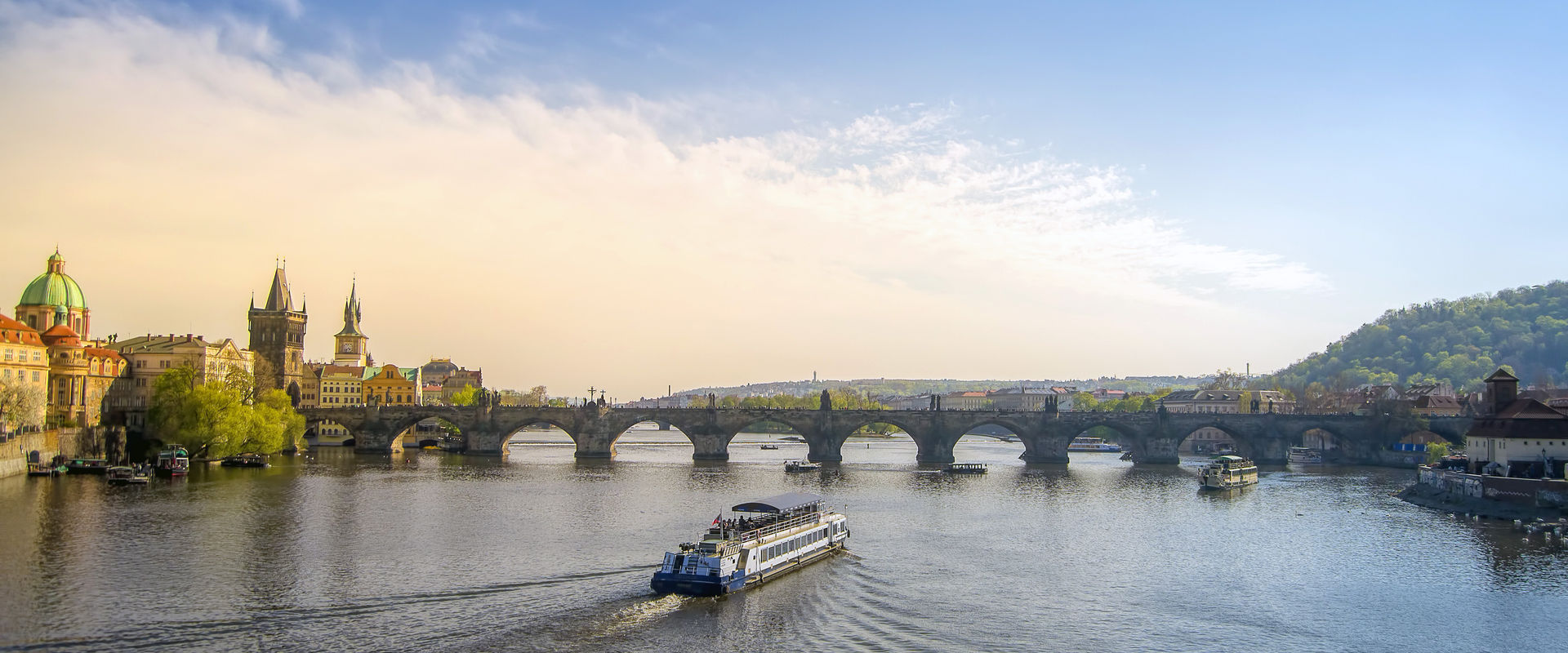 2 Cruise Ships in Vltava - LiveAboard.com