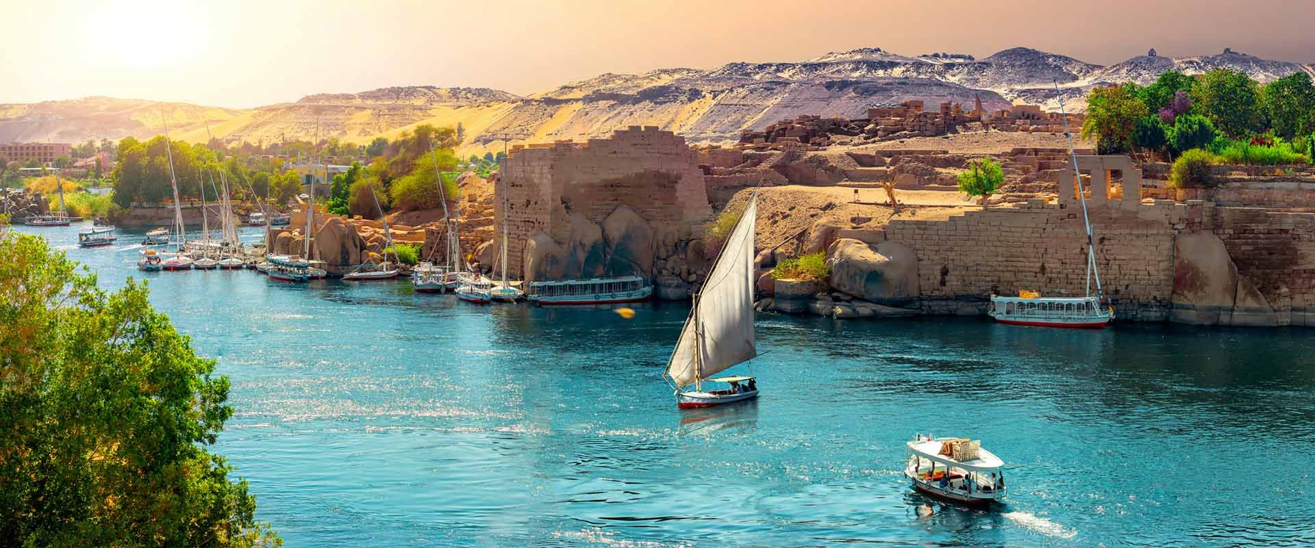 Crociere su piccole navi sul fiume Nilo