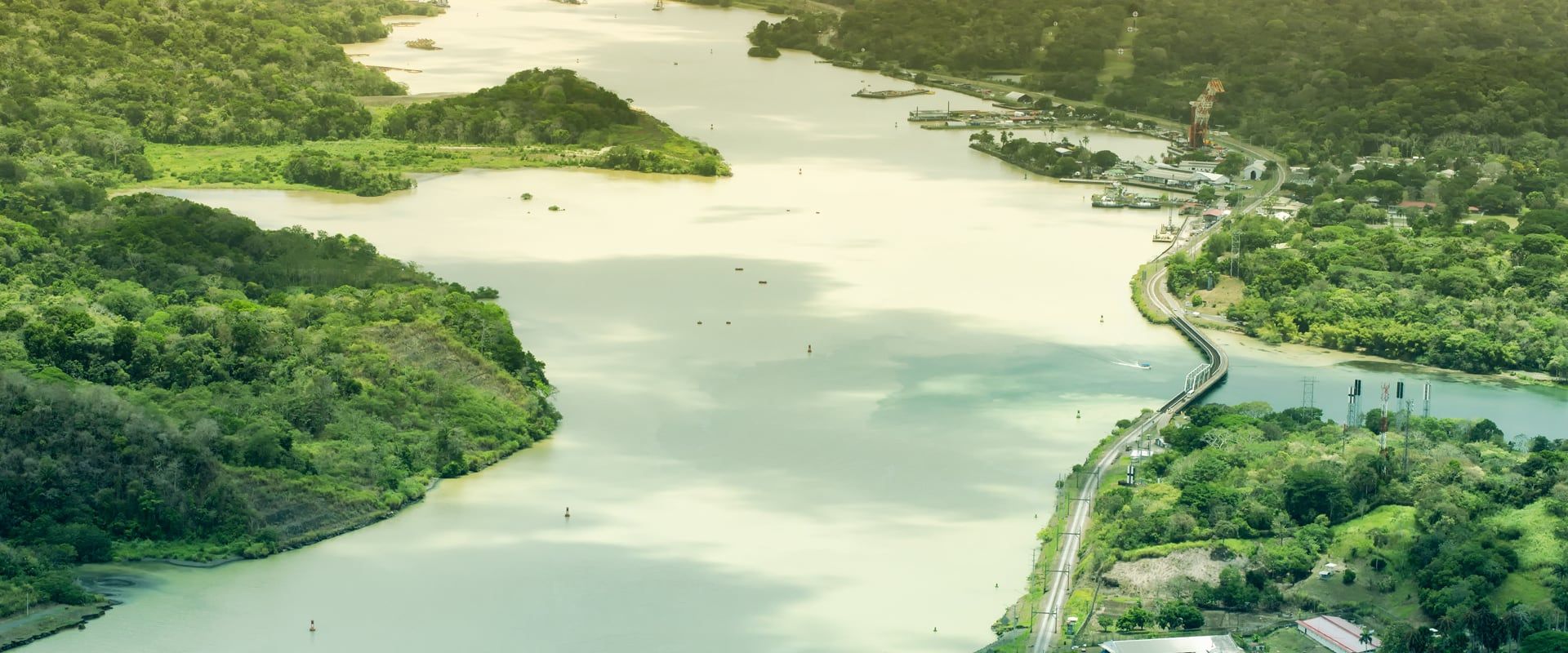 Cruzeiros de Aventura em Panamá - LiveAboard.com