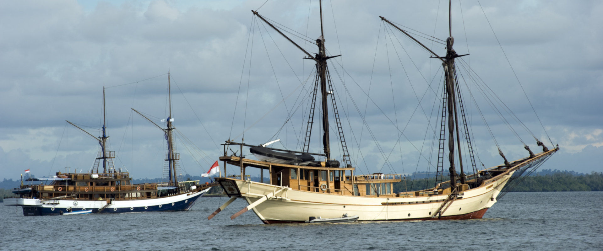raja ampat liveaboard boat sorong indonesia diving misool route