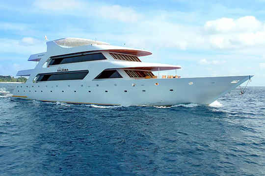 Macana Maldives fleet of liveaboards offer luxury yachts which explore the best diving of the Maldives