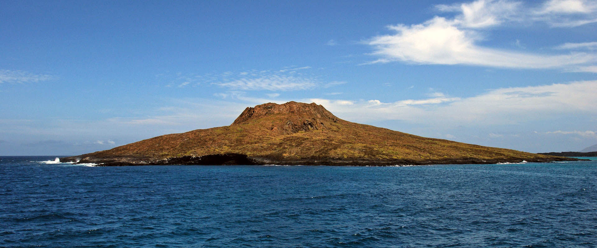 Chinese Hoed Adventure Cruises