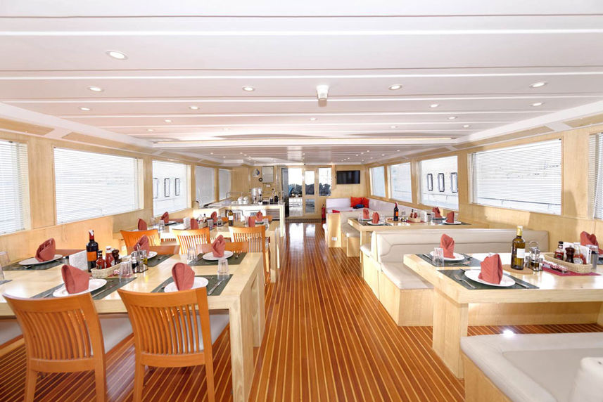 Dining Room - Blue Pearl Live Aboard