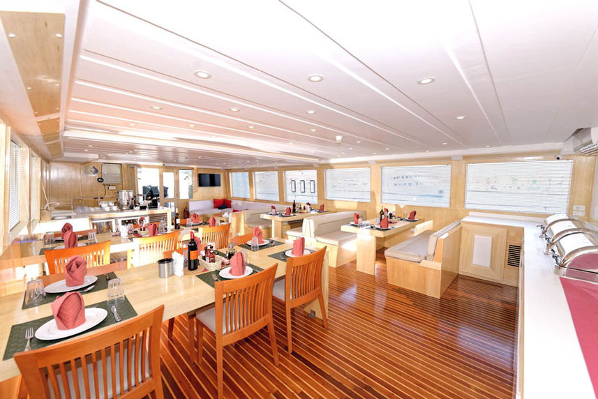 Dining Room - Blue Pearl Live Aboard