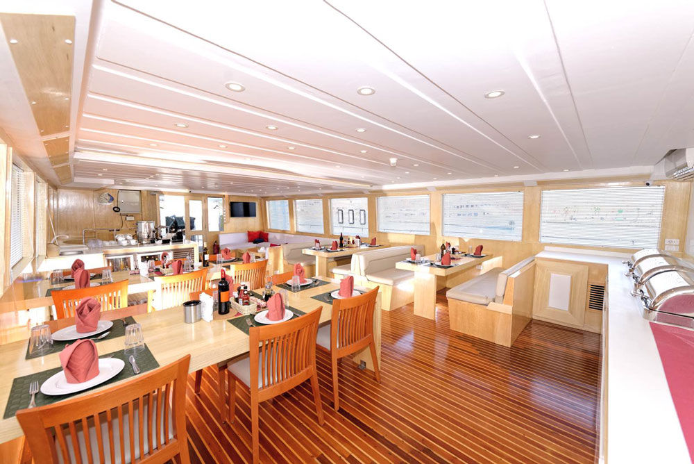 Dining Room - Blue Pearl Live Aboard