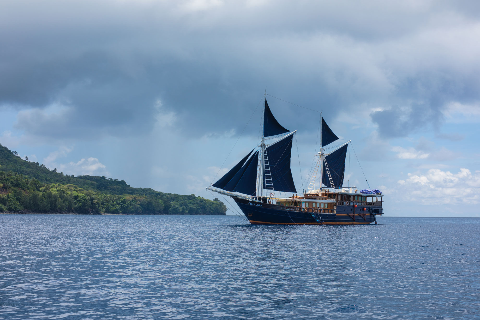 Aurora Liveaboard, Indonesia - LiveAboard.com