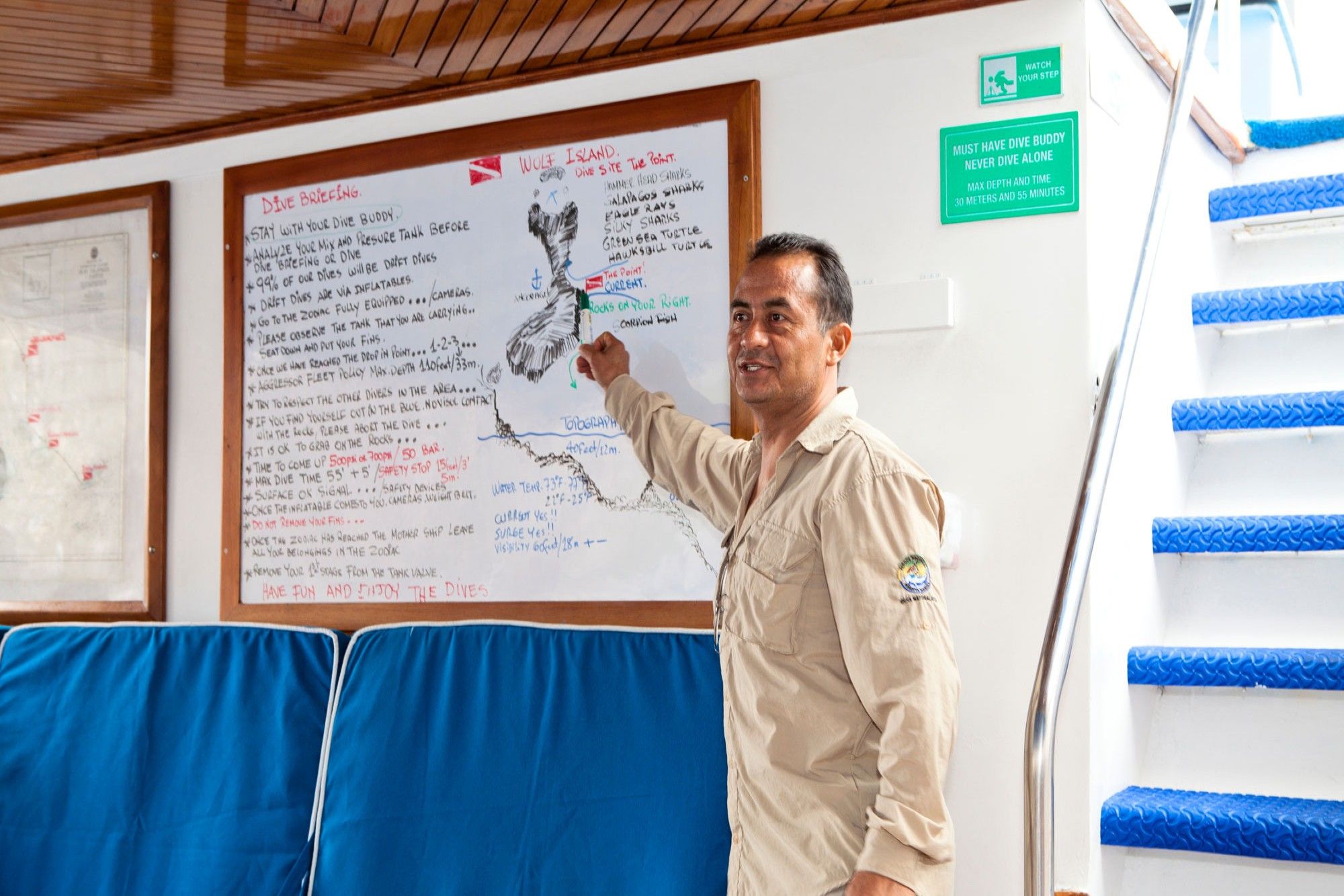 Briefing de Mergulho - Galapagos Aggressor III