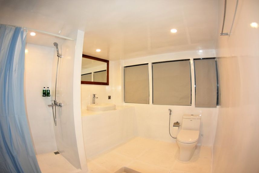 En-Suite bathrooms - Emperor Leo