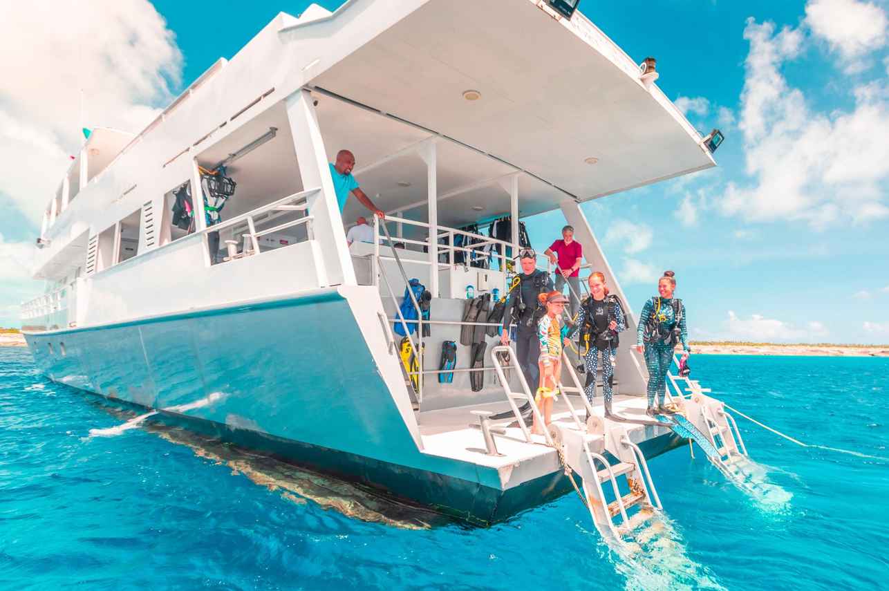 Dive Platform - Turks and Caicos Aggressor II