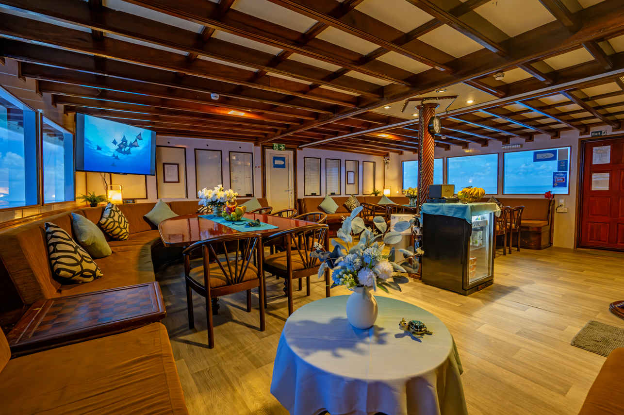 Dining Room - Amba Liveaboard