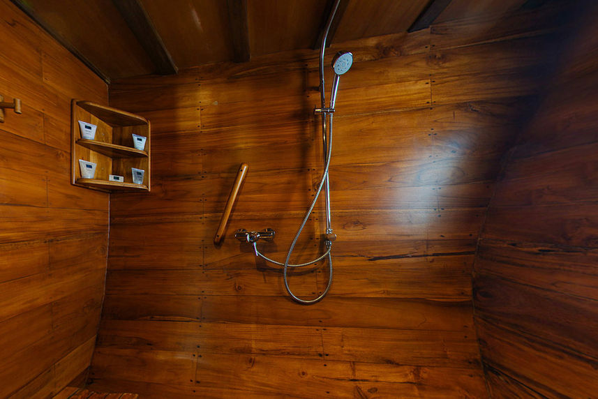 Master Cabin 5 En-suite Bathroom