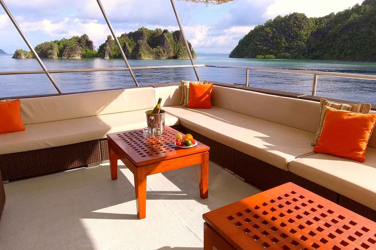 Salon exterior  - Mermaid II