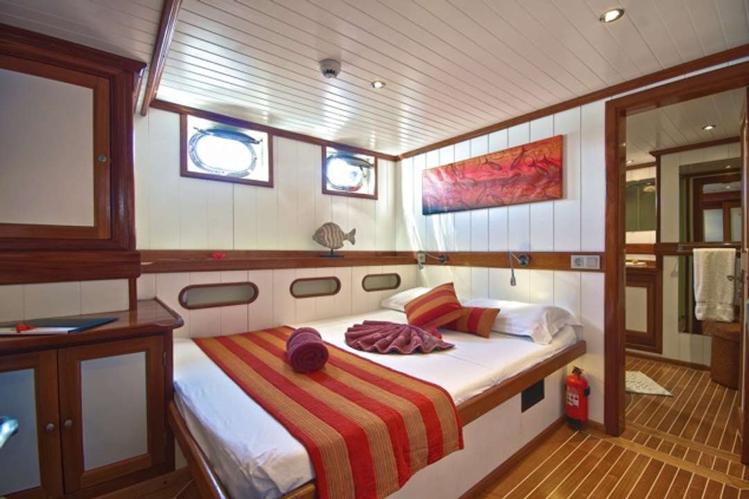 Galatea Double Cabins Silhouette & Fregate