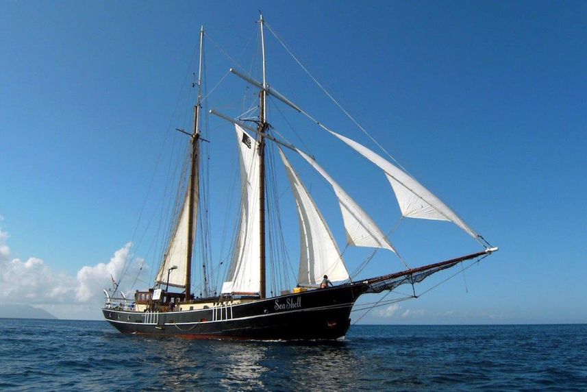 Sea Shell Liveaboard at sail