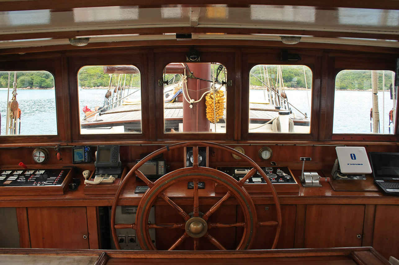Captains Helm - Sea Pearl Liveaboard