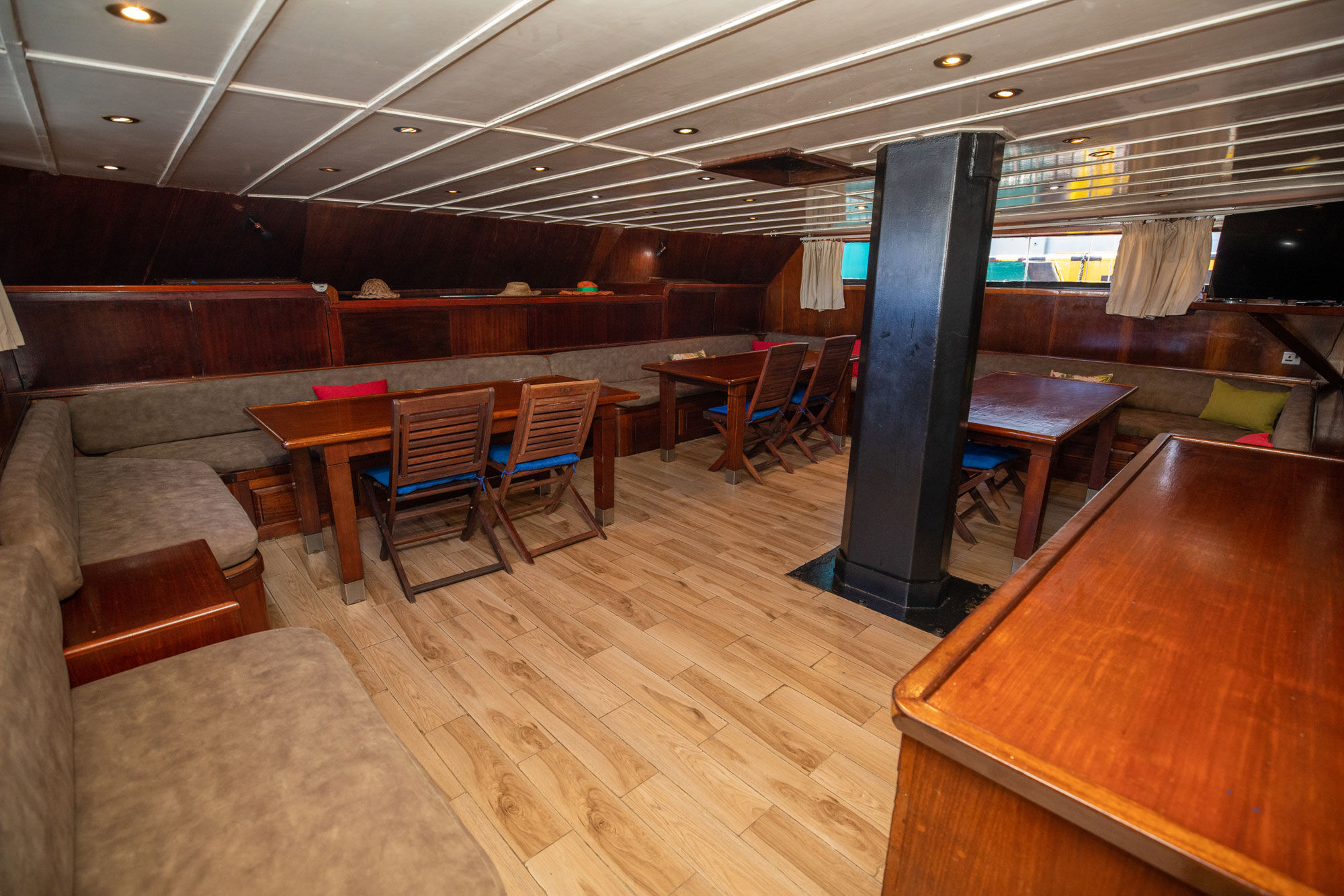 Restaurant - Sea Bird Liveaboard