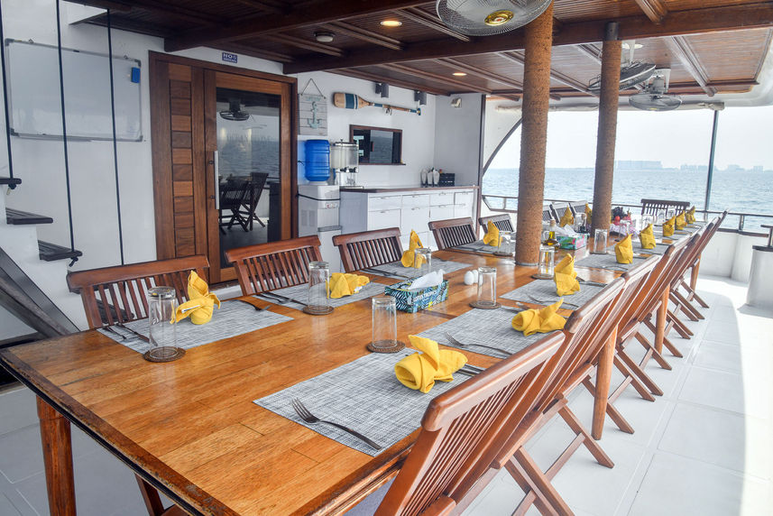 Outdoor Dining - Ocean Divine