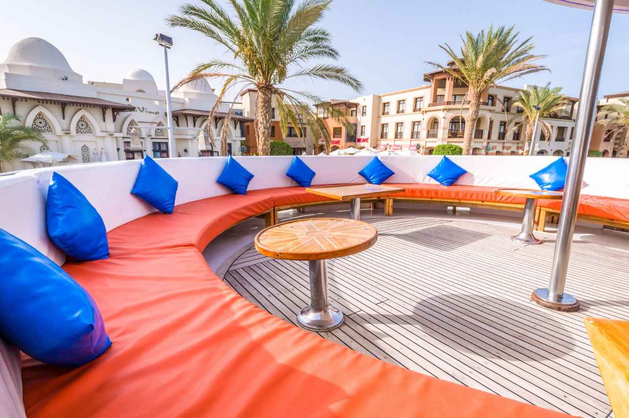 Outdoor Lounge - Emperor Asmaa