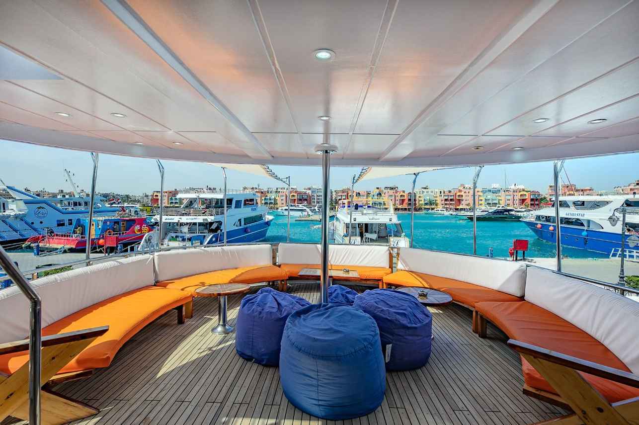 Outdoor Lounge - Emperor Asmaa