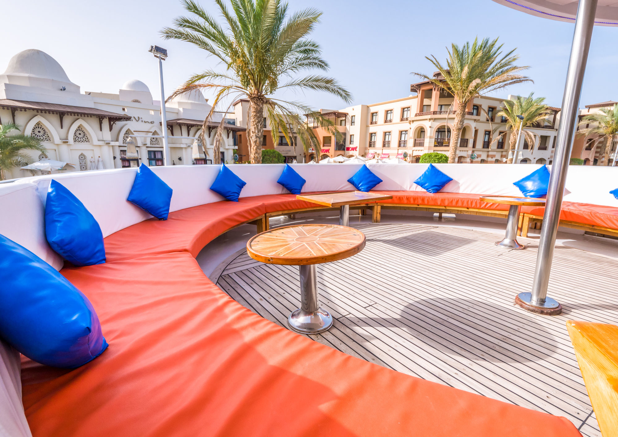 Outdoor Lounge - Emperor Asmaa