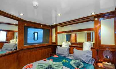 Upper Deck Double Cabin