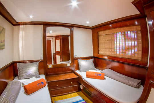 Upper Deck Twin Cabin