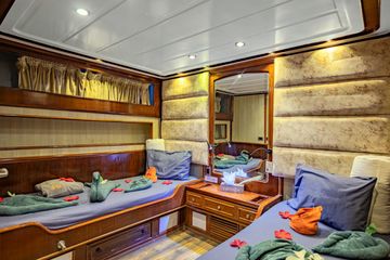 Upper Deck Twin Cabin