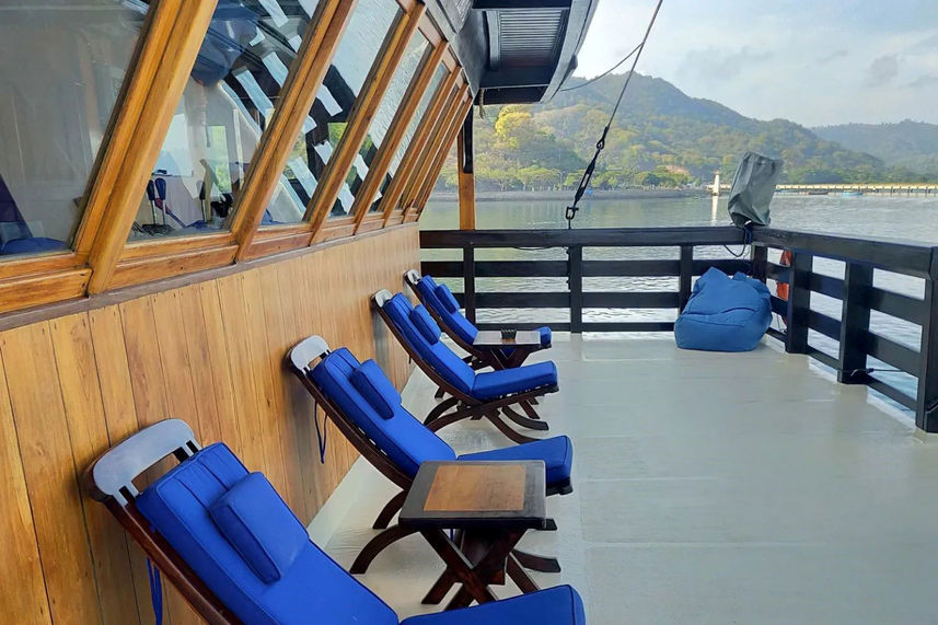 Captains Deck - Amira Liveaboard