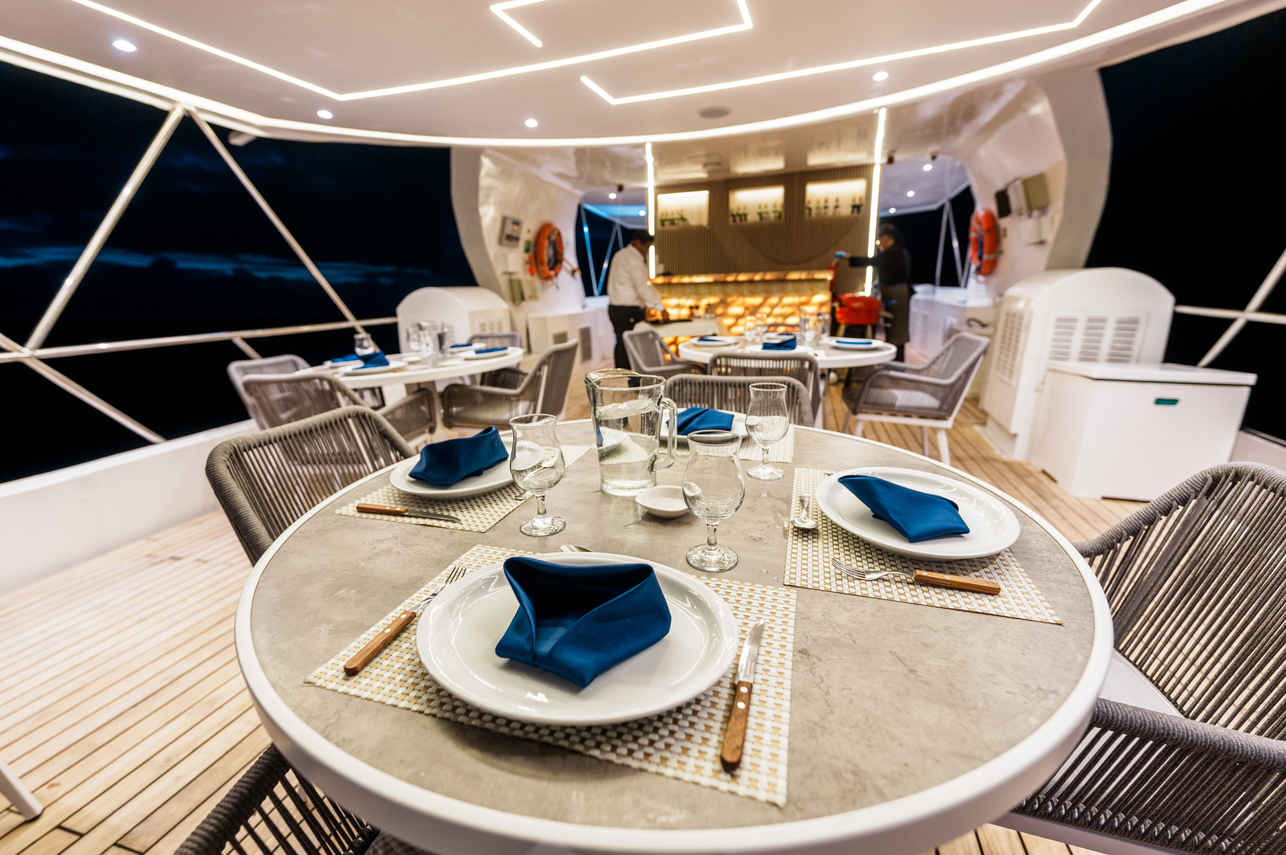 Outdoor Dining - Humboldt Explorer