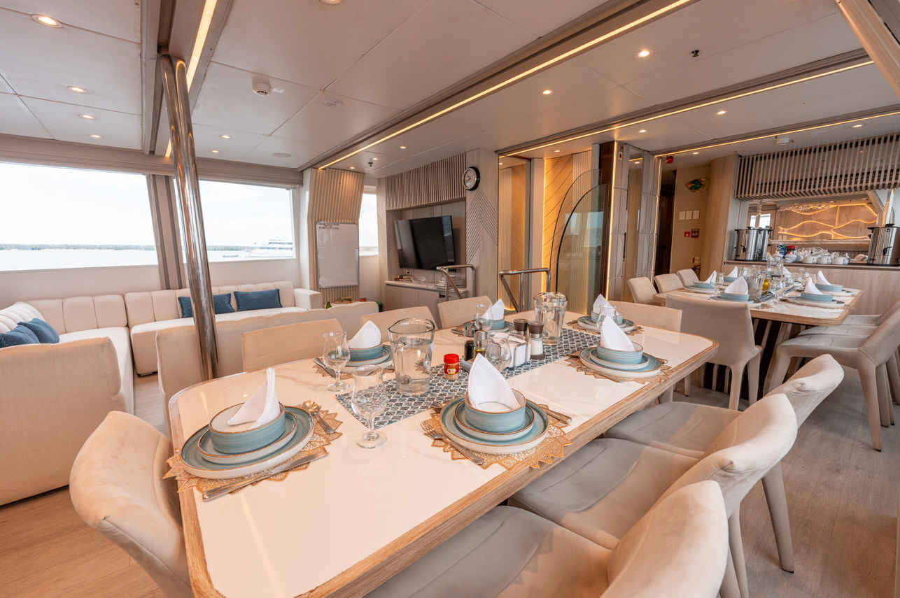 Dining Room - Humboldt Explorer