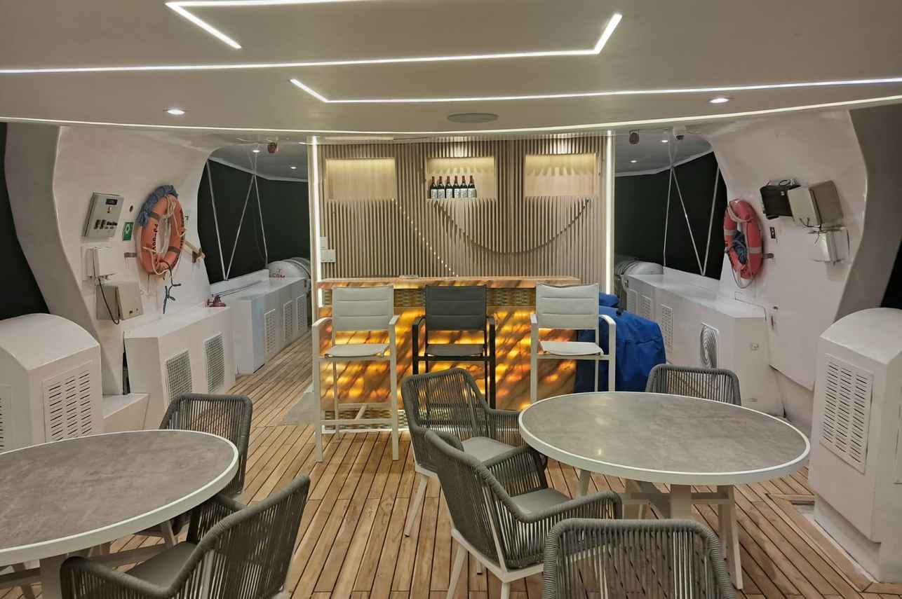 Outdoor Lounge - Humboldt Explorer