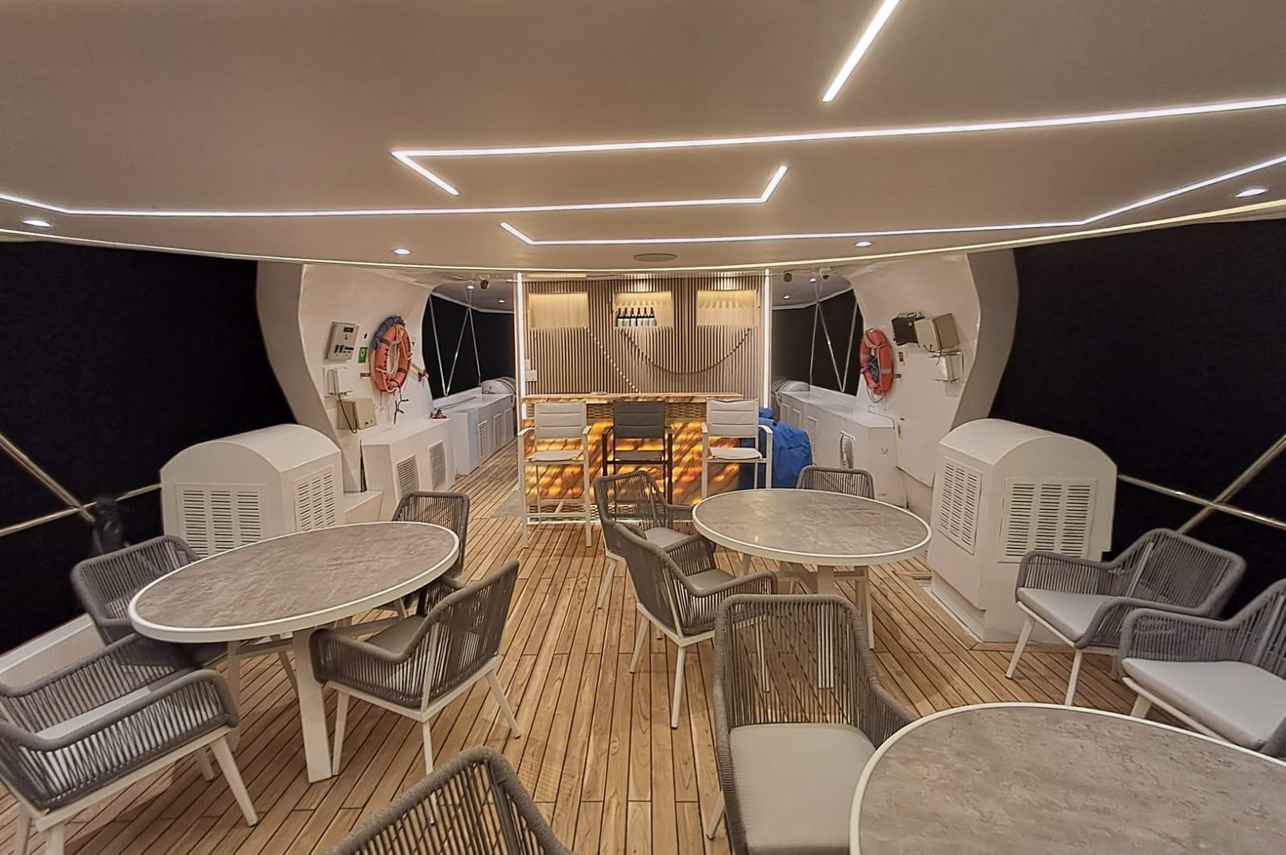 Outdoor Lounge - Humboldt Explorer