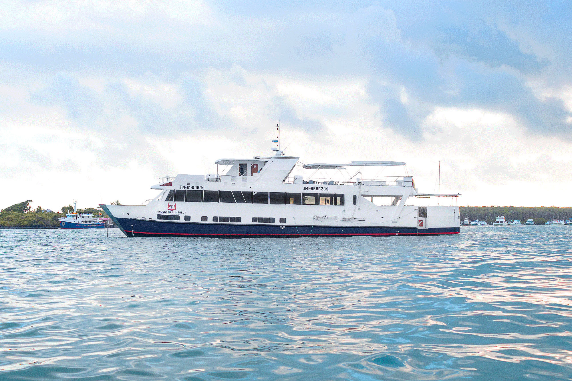 Humboldt Explorer, Galapagos - LiveAboard.com