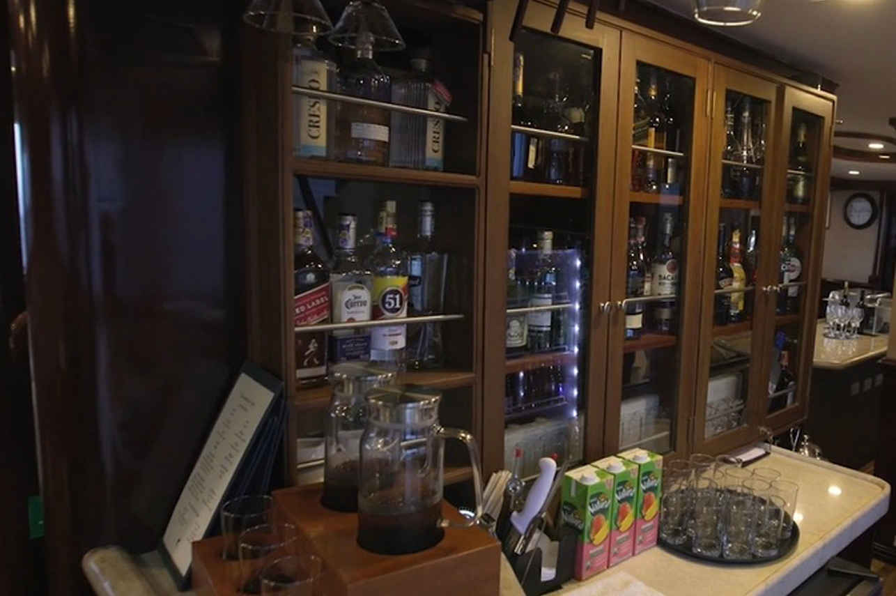 Bar  - Galapagos Sky