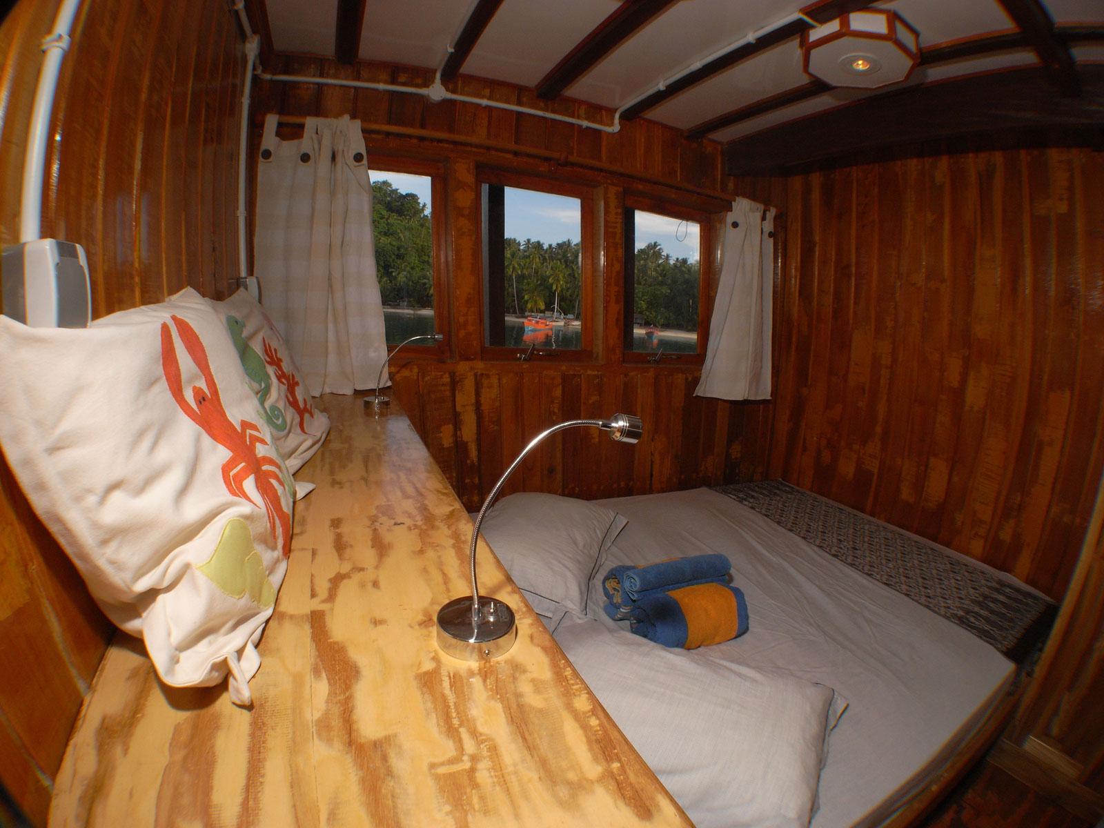 Upper Deck Cabin - Sunshine