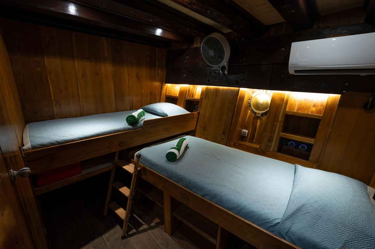 Twin Cabin - Pindito