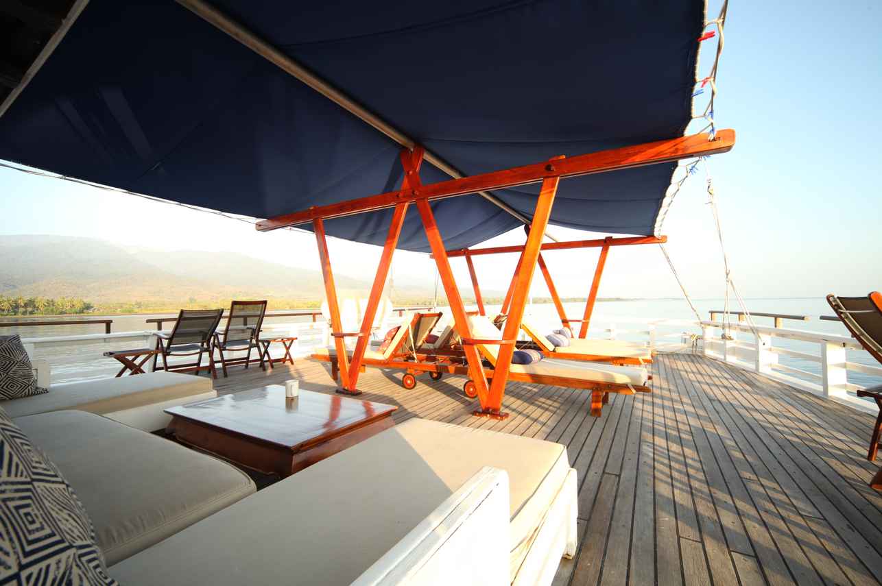 Terrasse - Ombak Putih