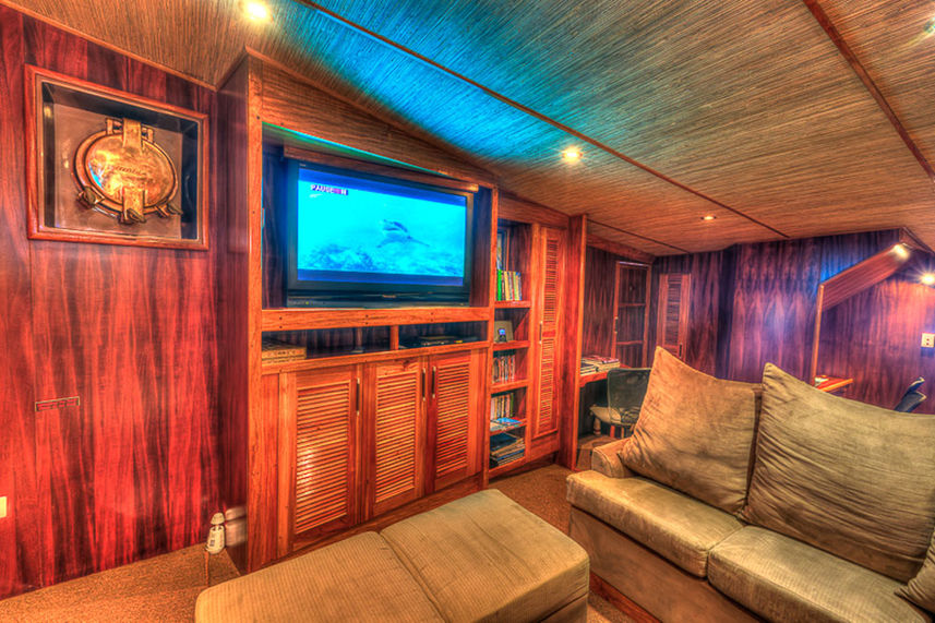 Salon interior - Ocean Hunter 3