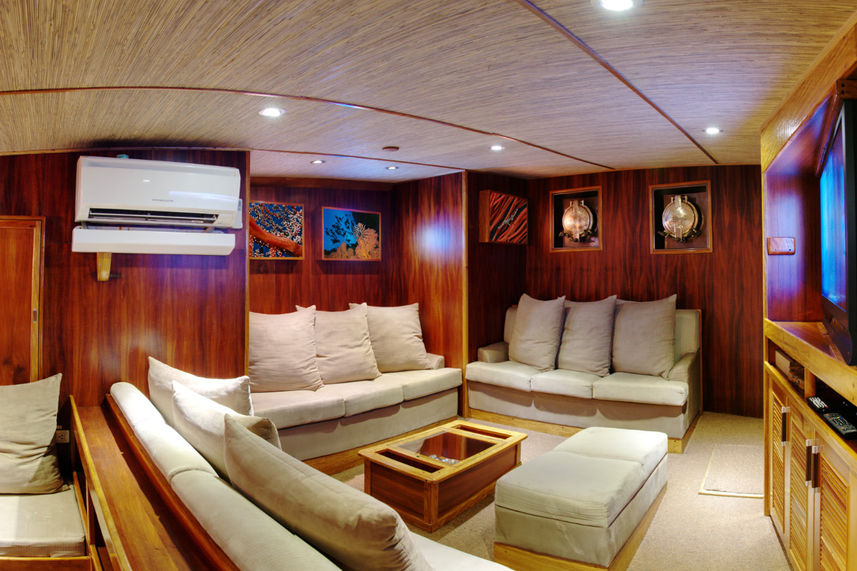 Salon interior - Ocean Hunter 3