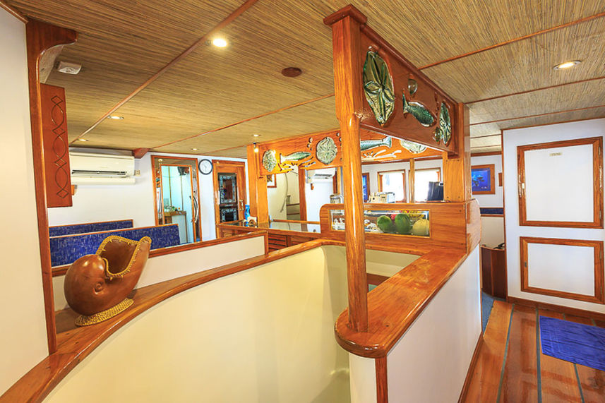 Bar and Lounge Area - Ocean Hunter 3