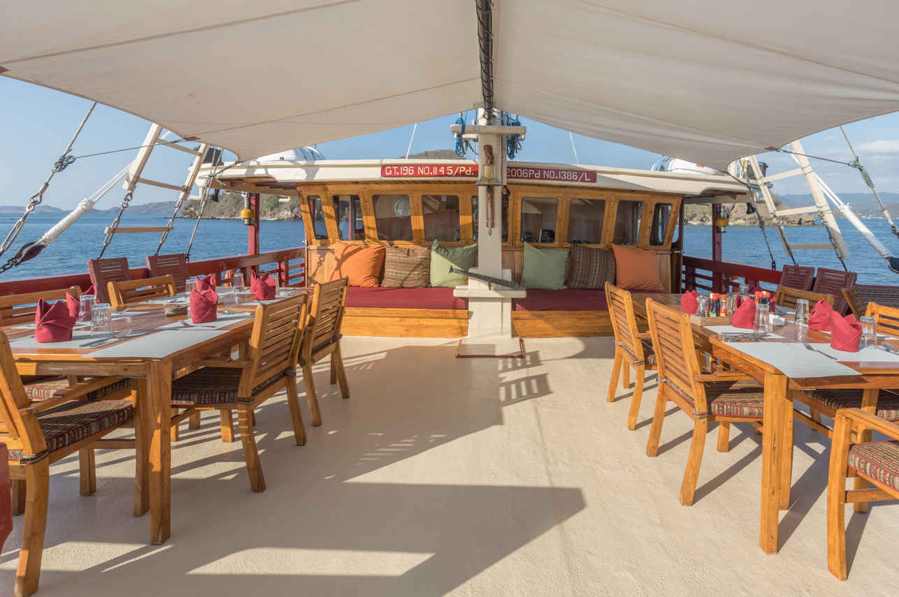 Outdoor Dining - Seven Seas