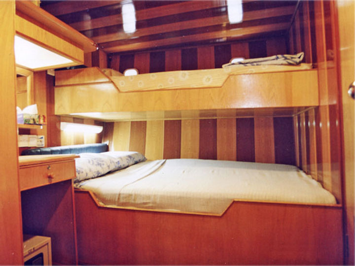 Double/Twin Bunk Bed Cabins